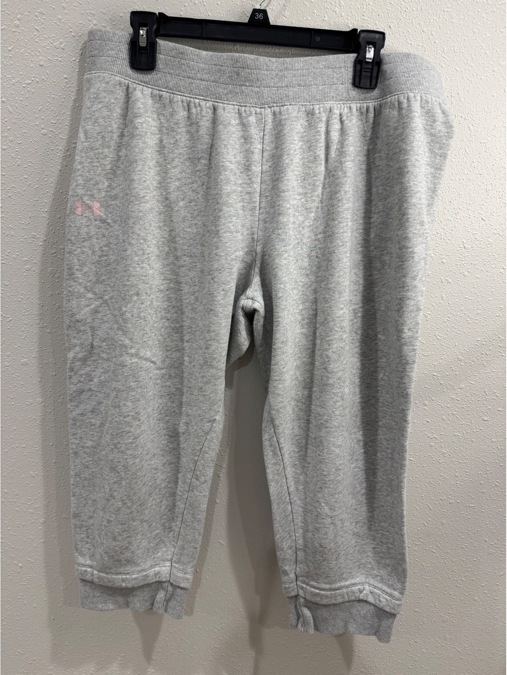Under Armour Women’s Gray Capri Jogger Sweatpants Pink Logo Size XL Loose Fit